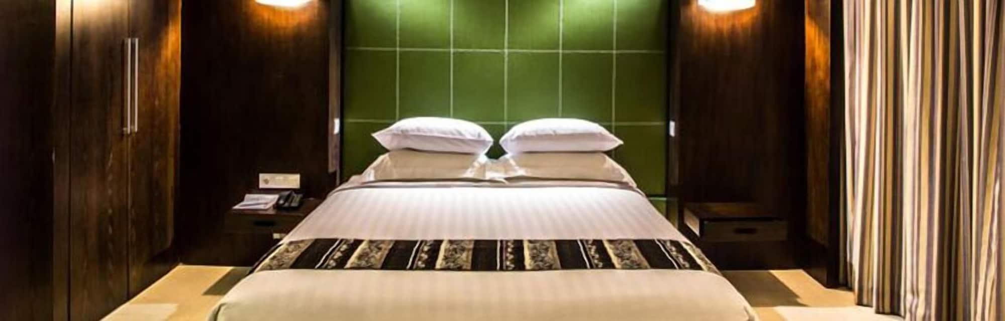 Crown Victoria Hotel Тулунгагун Екстериор снимка