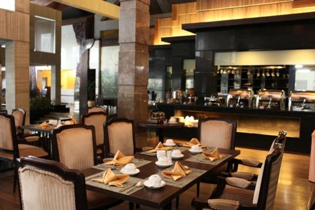 Crown Victoria Hotel Тулунгагун Екстериор снимка