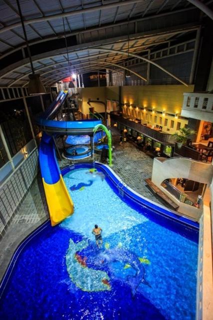 Crown Victoria Hotel Тулунгагун Екстериор снимка