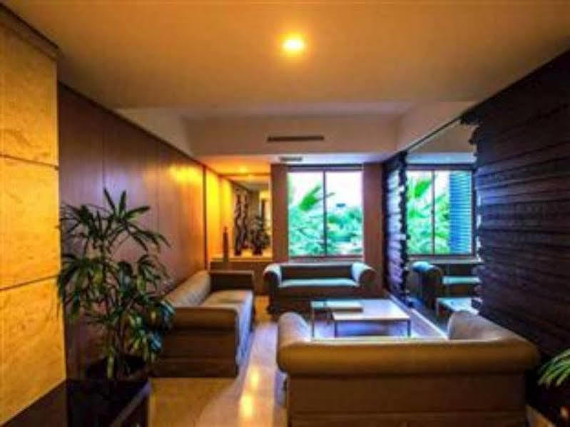 Crown Victoria Hotel Тулунгагун Екстериор снимка